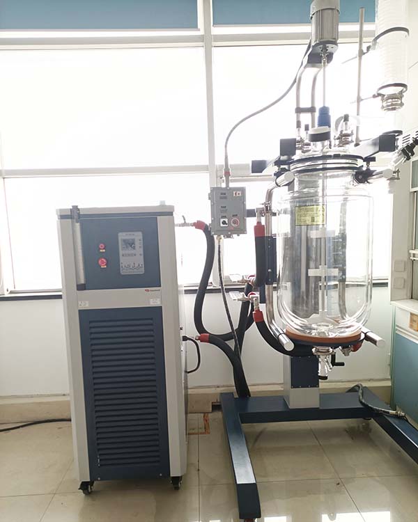 TCU多臺防爆反應釜集中控溫循環裝置